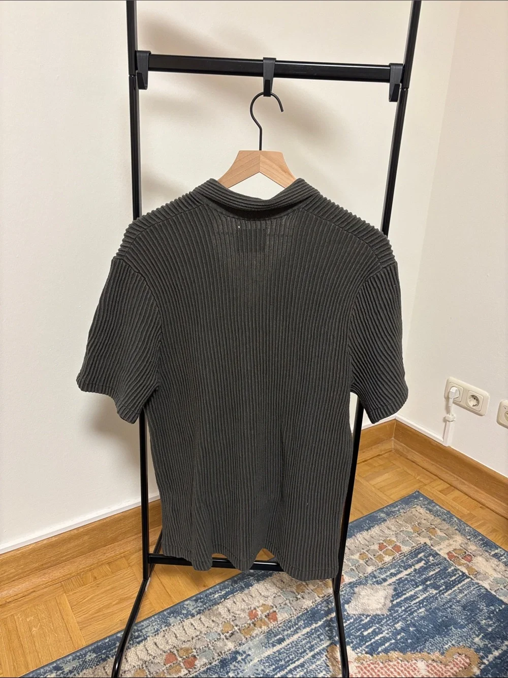 A&F Collared Shirt - Picture 4 of 6